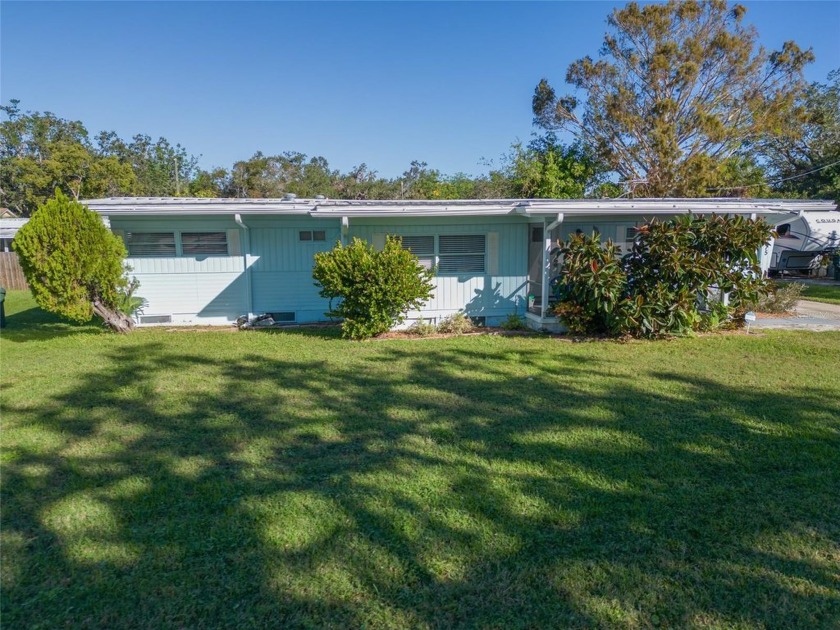 LOCATION, LOCATION, LOCATION! CASH ONLY!! This charming - Beach Home for sale in Largo, Florida on Beachhouse.com