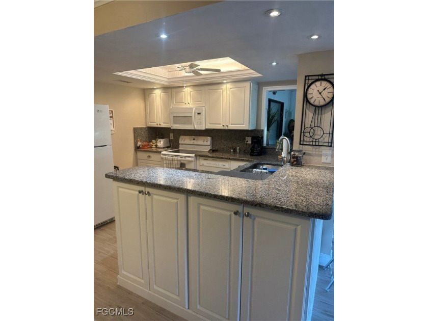 WOW GREAT PRICE!! WOW ITS ALL DONE !! ALL YOU HAVE TO DO IS MOVE - Beach Condo for sale in Fort Myers, Florida on Beachhouse.com