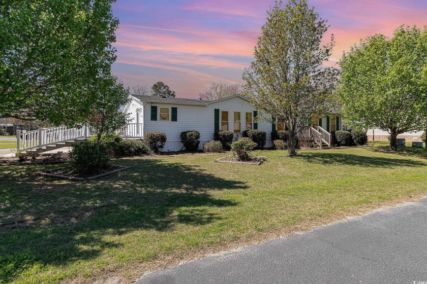 Welcome to your new home, a beautifully updated manufactured - Beach Home for sale in Murrells Inlet, South Carolina on Beachhouse.com