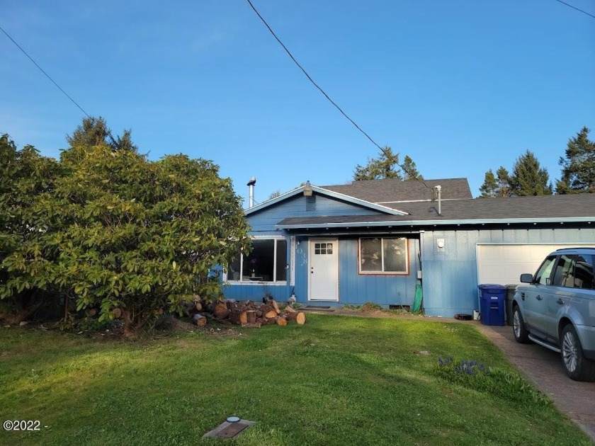 centrally located extended family home.  close to schools and - Beach Home for sale in Newport, Oregon on Beachhouse.com