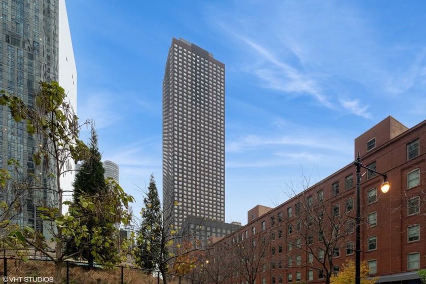 Lake Shore Drive studio featuring expansive W facing views - Beach Home for sale in Chicago, Illinois on Beachhouse.com