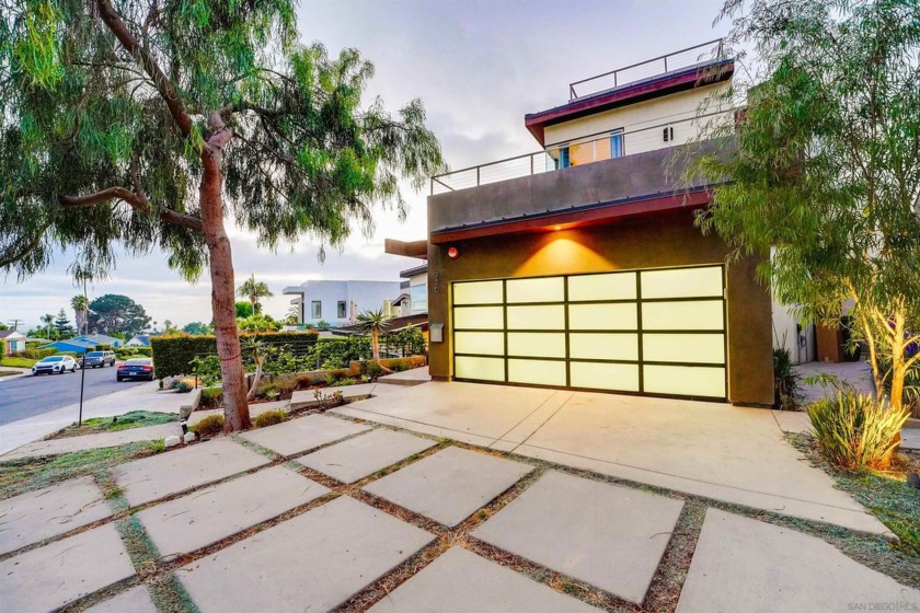 Constructed in 2015, this turn-key ocean view home is located at - Beach Home for sale in La Jolla, California on Beachhouse.com