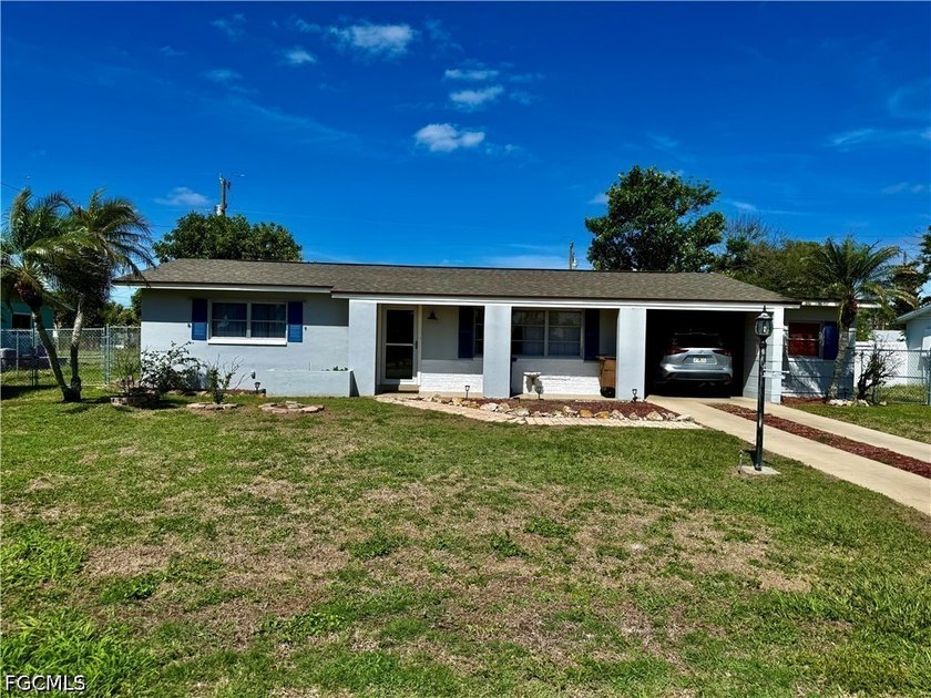 Beautifully maintained 2 bedroom cement block home in the - Beach Home for sale in Lehigh Acres, Florida on Beachhouse.com