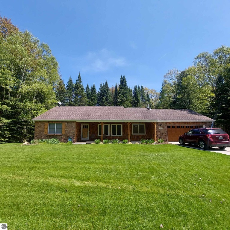 Beautifully updated 3 bed 2.5 bath home in Lakewood Shores - Beach Home for sale in Oscoda, Michigan on Beachhouse.com