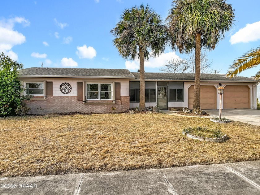This 3-bedroom, 2-full bath home features a split floor plan, a - Beach Home for sale in South Daytona, Florida on Beachhouse.com
