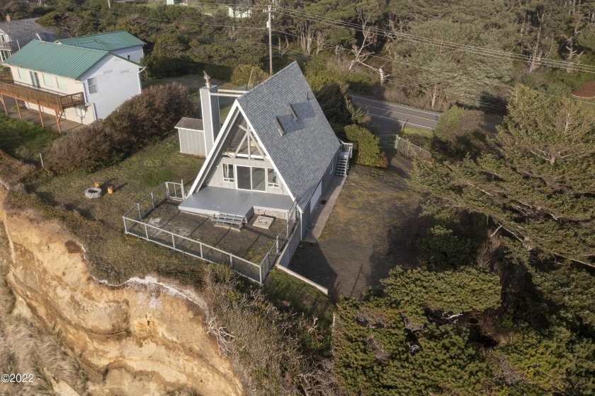 Oceanfront home on 1.3 acres, with private access to the beach - Beach Home for sale in Seal Rock, Oregon on Beachhouse.com