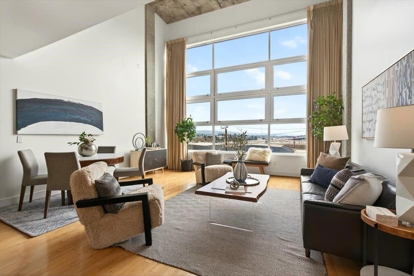 Sophisticated, urbane, and effortlessly chic, this sun-drenched - Beach Condo for sale in Oakland, California on Beachhouse.com