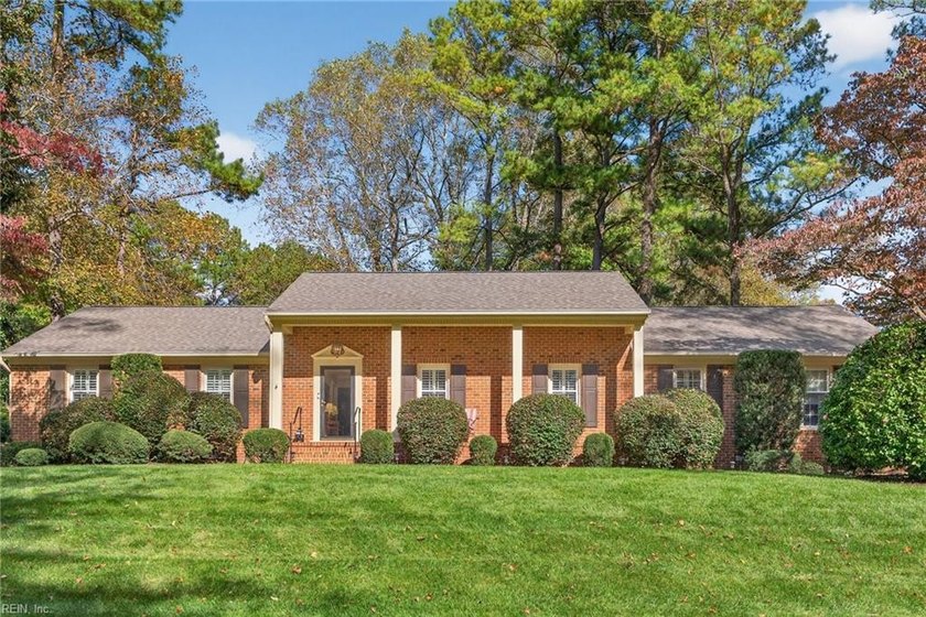 Updated one-level brick home in Kingsmill with an efficient - Beach Home for sale in Williamsburg, Virginia on Beachhouse.com