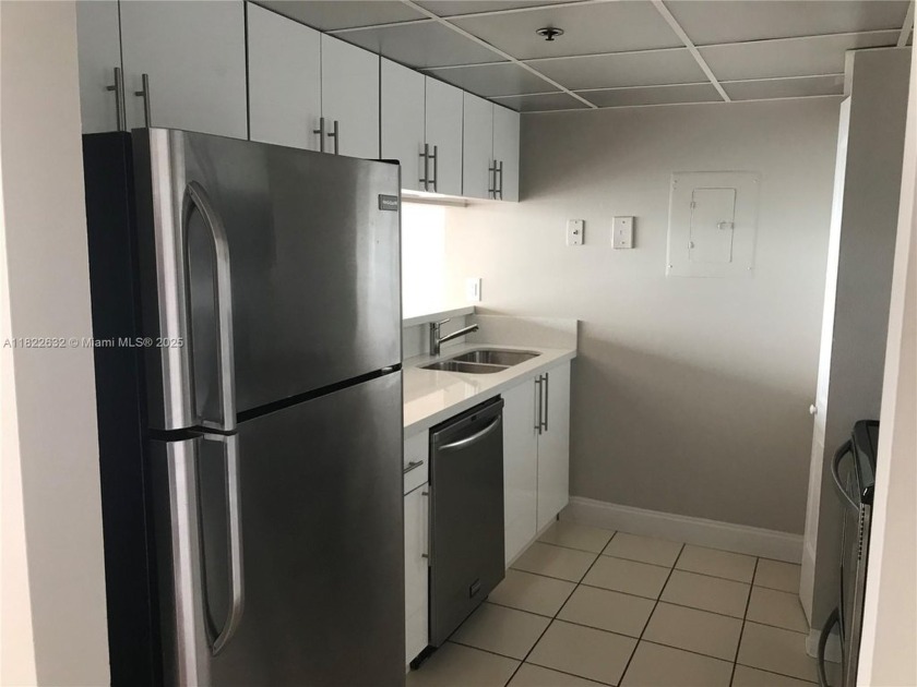 2 bedrooms and 2 bathrooms. Gorgeous views from everywhere - Beach Condo for sale in North Bay Village, Florida on Beachhouse.com