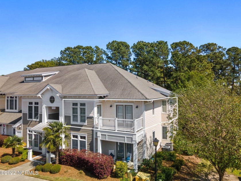 What a beauty!!  This 3 bedroom, 3 bath end unit is a luxurious - Beach Condo for sale in Southport, North Carolina on Beachhouse.com