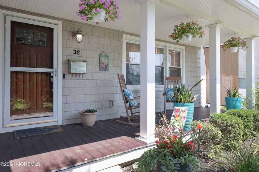 Beautiful 2 bed 1 1/2 bath beach-style home. Close to the - Beach Home for sale in Manasquan, New Jersey on Beachhouse.com