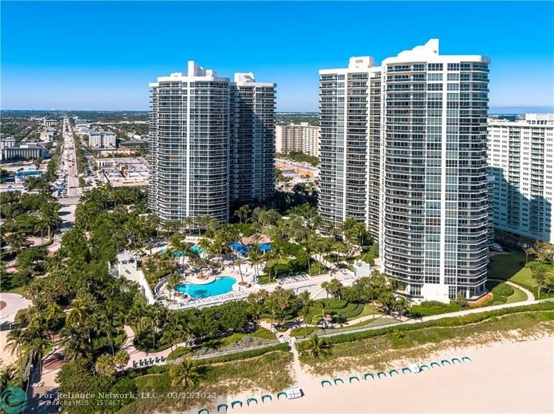 Large 3 Bedroom / 3.5 Bath Carlyle with private elevators - Beach Condo for sale in Fort Lauderdale, Florida on Beachhouse.com