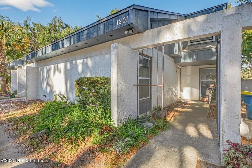 2-bedroom, 2-bath two story townhome, Vaulted ceilings in the - Beach Townhome/Townhouse for sale in Jacksonville, Florida on Beachhouse.com