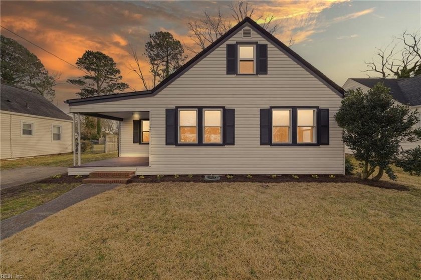 Charming bungalow in the heart of Hampton Gardens! This - Beach Home for sale in Norfolk, Virginia on Beachhouse.com