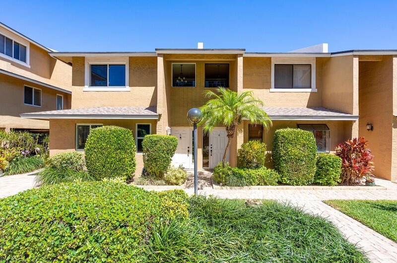 Welcome to Paradise. Would you like to experience the luxury of - Beach Townhome/Townhouse for sale in Pompano Beach, Florida on Beachhouse.com
