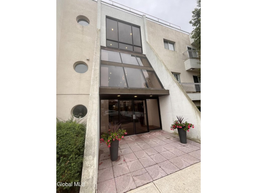 Discover the perfect blend of convenience and comfort with this - Beach Condo for sale in Bronx, New York on Beachhouse.com