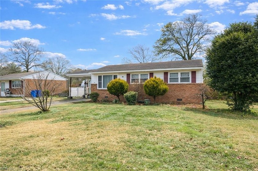 Charming 3BR, 1BA ranch in Norfolk featuring hardwood floors - Beach Home for sale in Norfolk, Virginia on Beachhouse.com