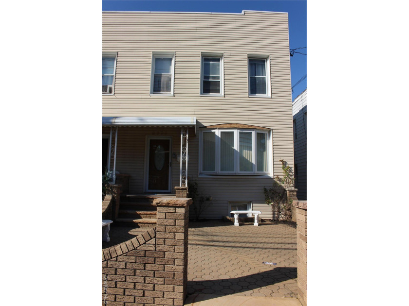 Welcome to 2973 Harding Avenue, a beautifully maintained - Beach Home for sale in Bronx, New York on Beachhouse.com