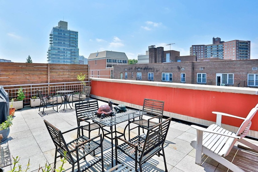 EXCLUSIVE NEW TO MARKET  Contemporary 2-Bd. Duplex Penthouse - Beach Condo for sale in Bronx, New York on Beachhouse.com