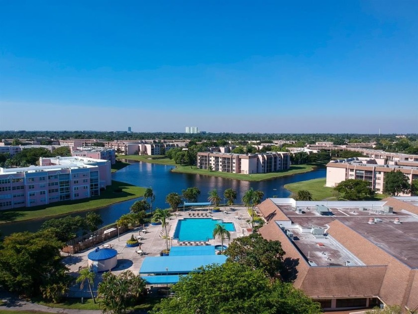 MOTIVATED SELLER!!! Welcome to Sunrise Lakes Phase 4! This - Beach Condo for sale in Sunrise, Florida on Beachhouse.com