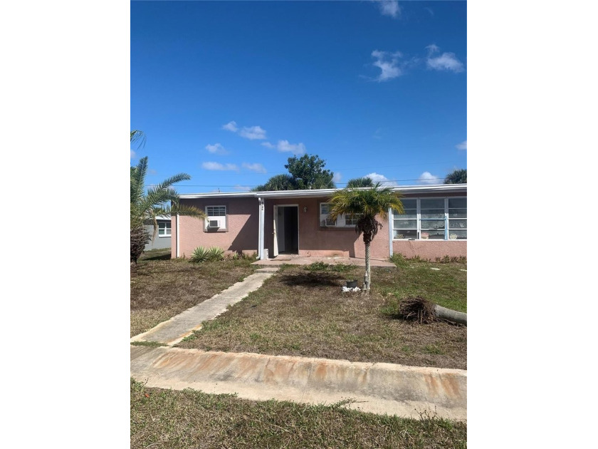 Spacious 2 bedroom and 2 bath block home with extra room for - Beach Home for sale in North Port, Florida on Beachhouse.com