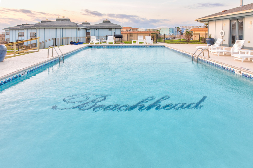 2 bedroom 2 bath Beachhead, Sleeps 6, WashDryer, Boardwalk to - Beach Vacation Rentals in Port Aransas, Texas on Beachhouse.com
