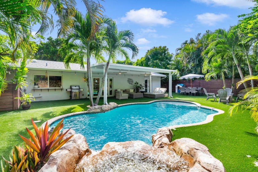 Meticulously renovated, light & bright mid-century beach oasis - Beach Home for sale in West Palm Beach, Florida on Beachhouse.com