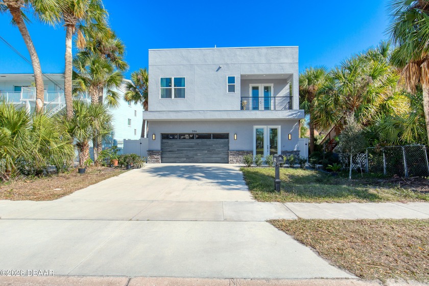 Like-new, two-story contemporary home located in the heart of - Beach Home for sale in Daytona Beach, Florida on Beachhouse.com