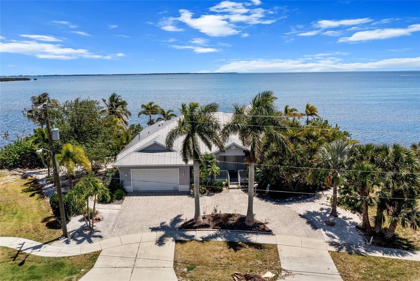 PRICED FOR IMMEDIATE SALE-BRING ALL OFFERS! HARBOR FRONT BEAUTY - Beach Home for sale in Port Charlotte, Florida on Beachhouse.com