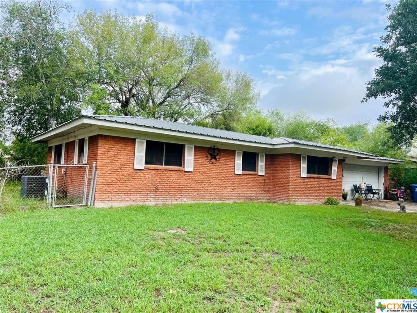 3 bedroom, 1 bathroom brick home with a 2 car attached garage - Beach Home for sale in Port Lavaca, Texas on Beachhouse.com
