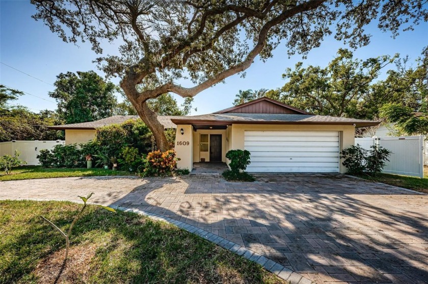 This wonderful block family home has great curb appeal with a - Beach Home for sale in Clearwater, Florida on Beachhouse.com