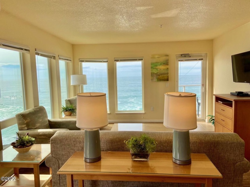 DELUXE TOP FLOOR CORNER UNIT AT WHALE POINTE! Only a handful of - Beach Condo for sale in Depoe Bay, Oregon on Beachhouse.com