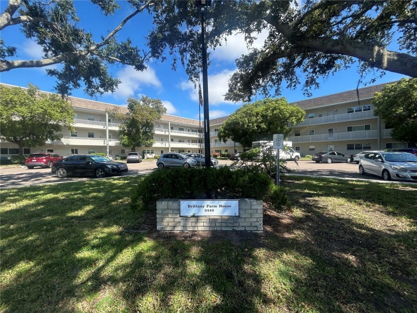 55+ Resort-style living in a beautifully maintained 2BR/2BA - Beach Condo for sale in Clearwater, Florida on Beachhouse.com
