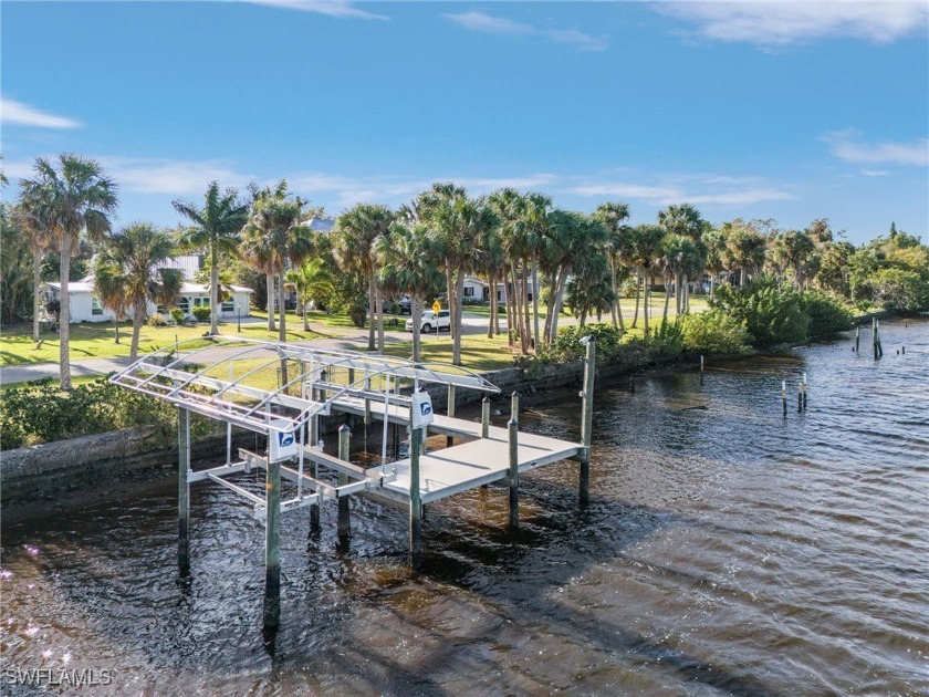 HUGE Price Improvement! Priced to Sell! Riverfront Old Florida - Beach Home for sale in Fort Myers, Florida on Beachhouse.com