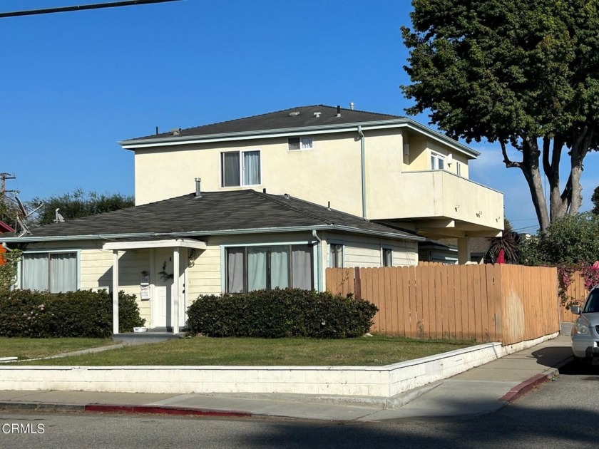 Great midtown location close to the new Front street - Beach Home for sale in Ventura, California on Beachhouse.com