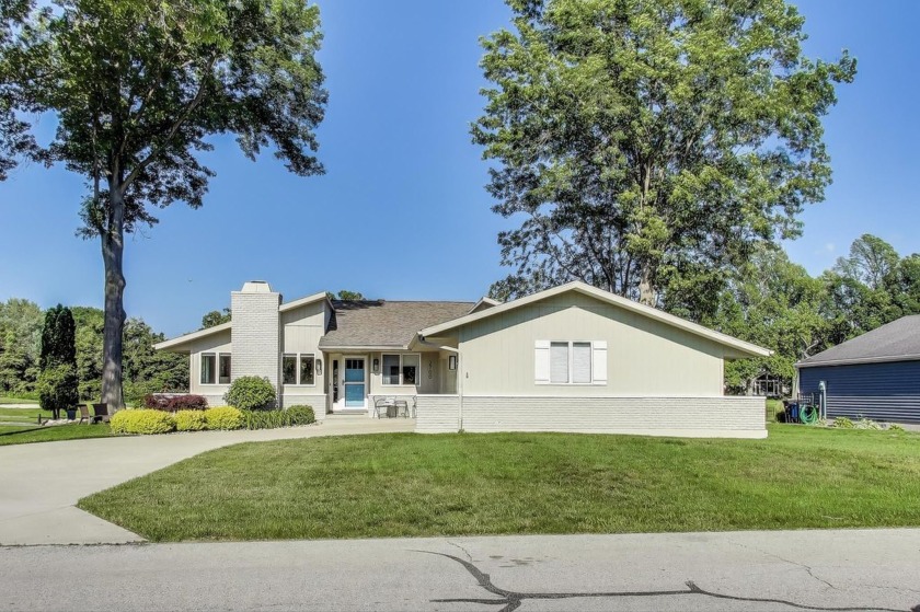 Stunning Updated Ranch on Long Beach Country Club Golf - Beach Home for sale in Long Beach, Indiana on Beachhouse.com