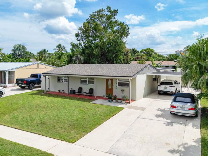 This spacious home is situated in the popular Cabana Colony - Beach Home for sale in Palm Beach Gardens, Florida on Beachhouse.com