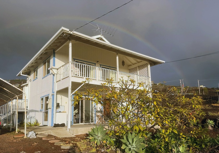 This cozy Milolii home is ready for its new owner. It has been - Beach Home for sale in Captain Cook, Hawaii on Beachhouse.com