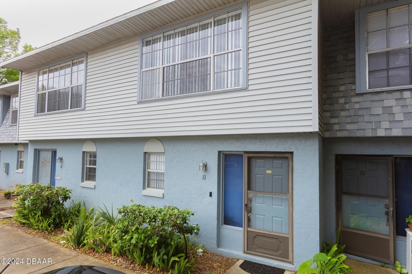 Hurry to this affordable and convenient condo situated in a - Beach Condo for sale in Daytona Beach, Florida on Beachhouse.com