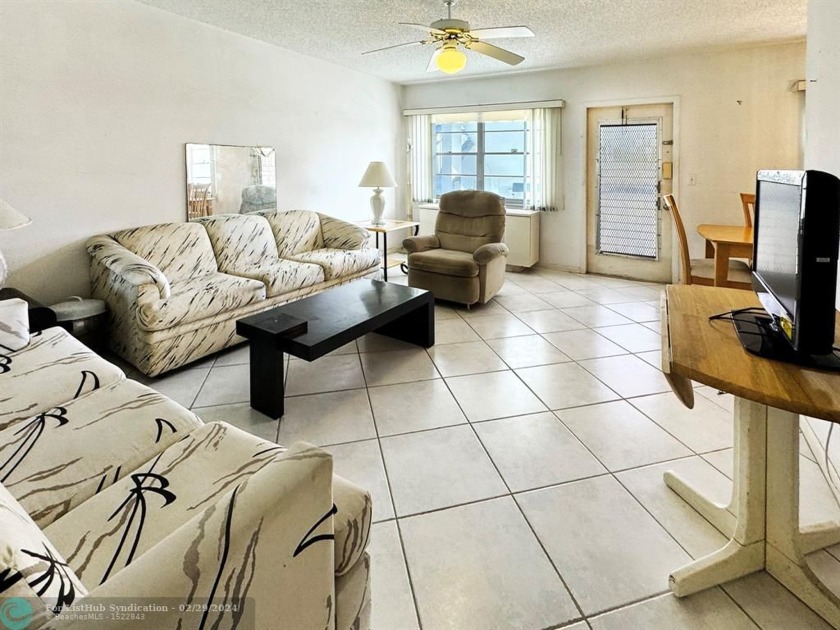 FABULOUS WATER VIEW IN A GREAT LOCATION CLOSE TO EAST GATE! THIS - Beach Condo for sale in Deerfield Beach, Florida on Beachhouse.com