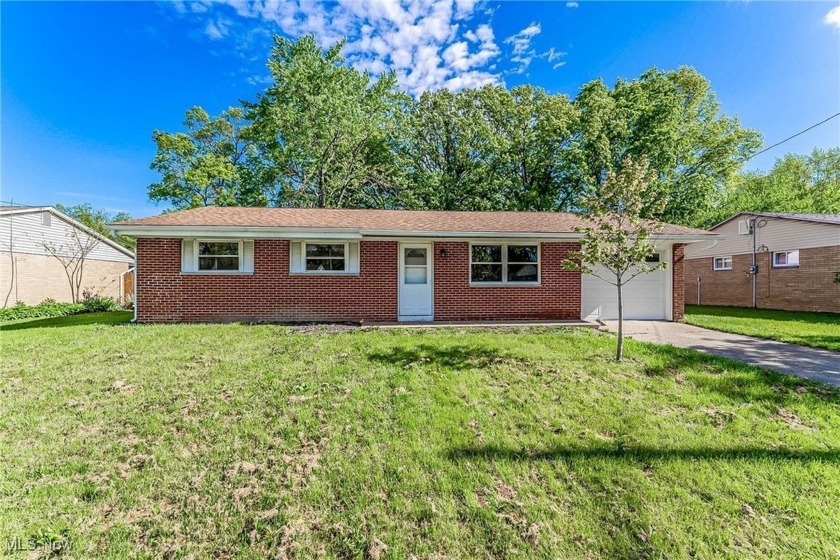 Welcome to this move in ready 3-bedroom, 1-bathroom ranch is - Beach Home for sale in Vermilion, Ohio on Beachhouse.com