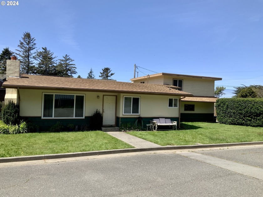 Corner lot in town. Lower level is 2 beds and 1 bath - Beach Home for sale in Gold Beach, Oregon on Beachhouse.com