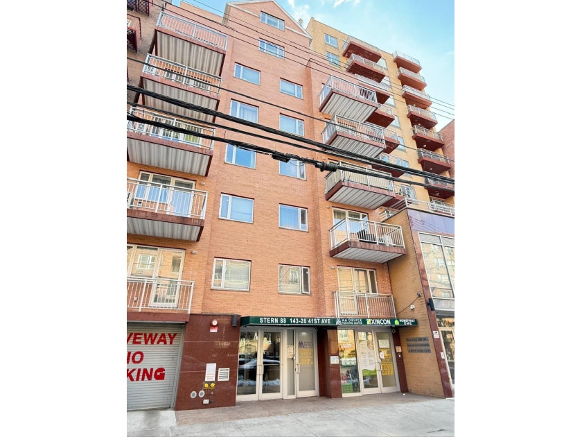 Spacious Two Bedrooms Two Full Bathrooms Condo , 855 Sf, In The - Beach Condo for sale in Flushing, New York on Beachhouse.com