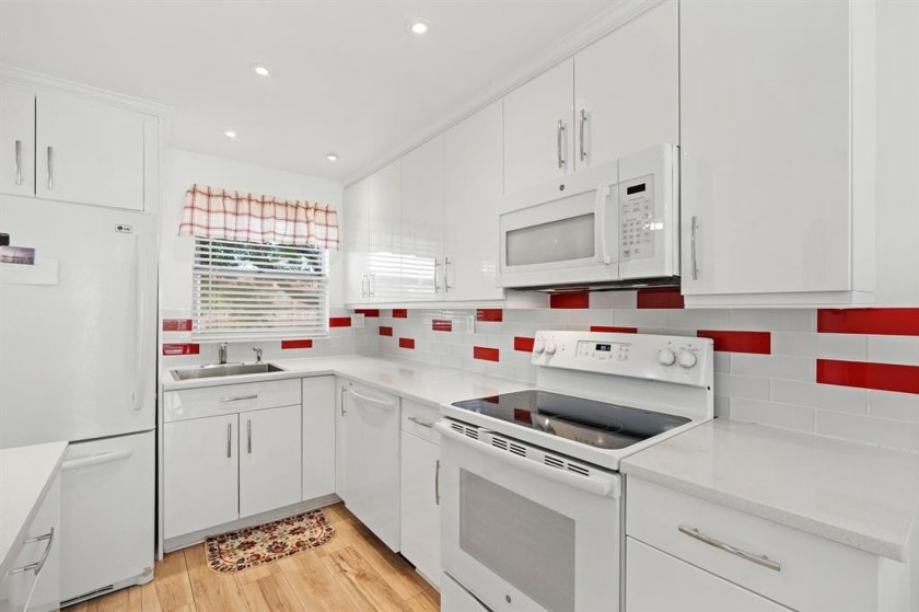 Envision yourself thriving in this amazing 55+ community in - Beach Condo for sale in Sunrise, Florida on Beachhouse.com