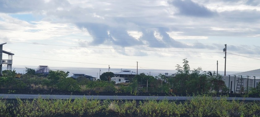 This graded, mostly level lot with coastline, ocean and mountain - Beach Lot for sale in Captain Cook, Hawaii on Beachhouse.com