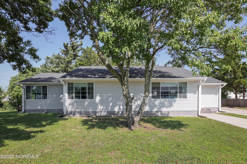 Don't miss your opportunity to own a beautifully updated beach - Beach Home for sale in Seaside Heights, New Jersey on Beachhouse.com