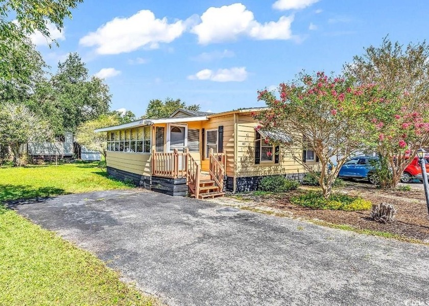 Nestled in the heart of Murrells Inlet, this cozy 3-bedroom - Beach Home for sale in Murrells Inlet, South Carolina on Beachhouse.com