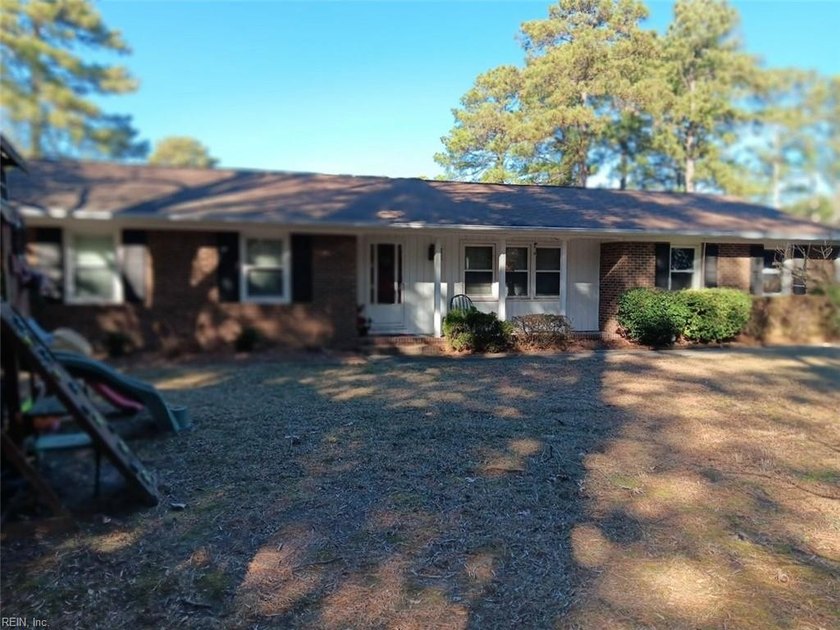 Conveniently located in Gloucester point, good water  M/L  18* - Beach Home for sale in Hayes, Virginia on Beachhouse.com