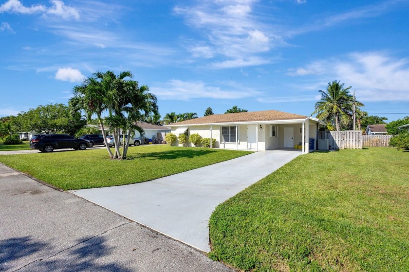 This adorable home sits in the TRANQUIL COMMUNITY OF RIVERSIDE - Beach Home for sale in Jupiter, Florida on Beachhouse.com