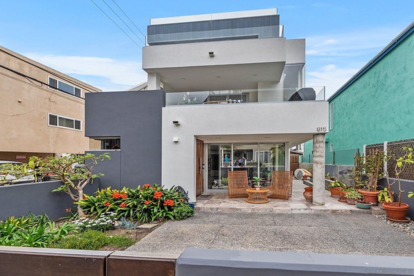 Welcome to 815 Manhattan Ct, a stunning, contemporary, custom - Beach Home for sale in San Diego, California on Beachhouse.com